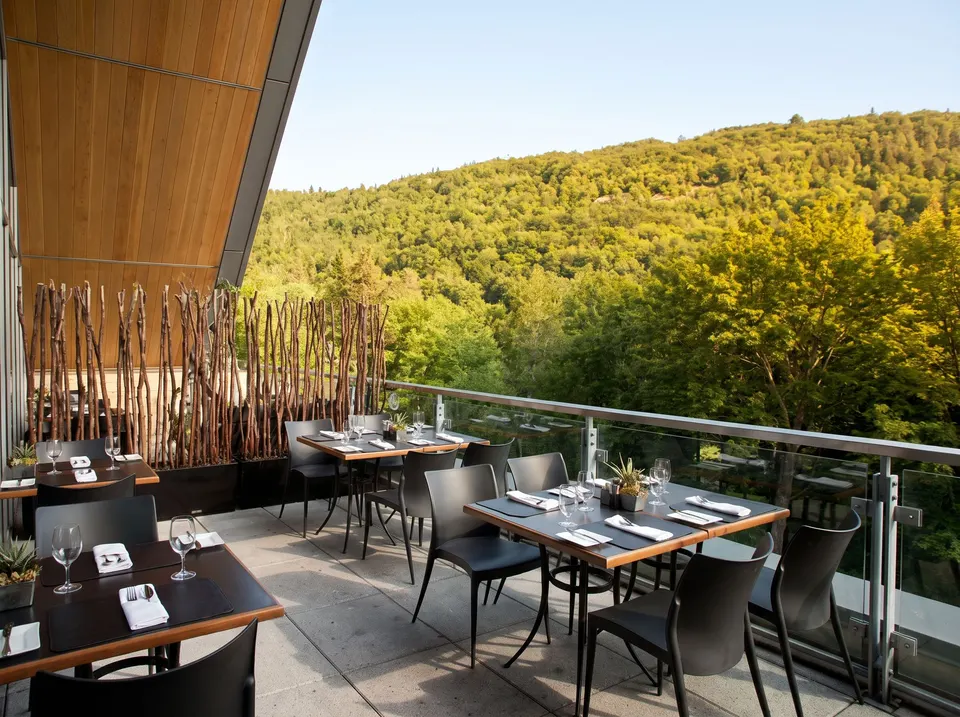 La terrasse du restaurant Altitude en fin d'après-midi